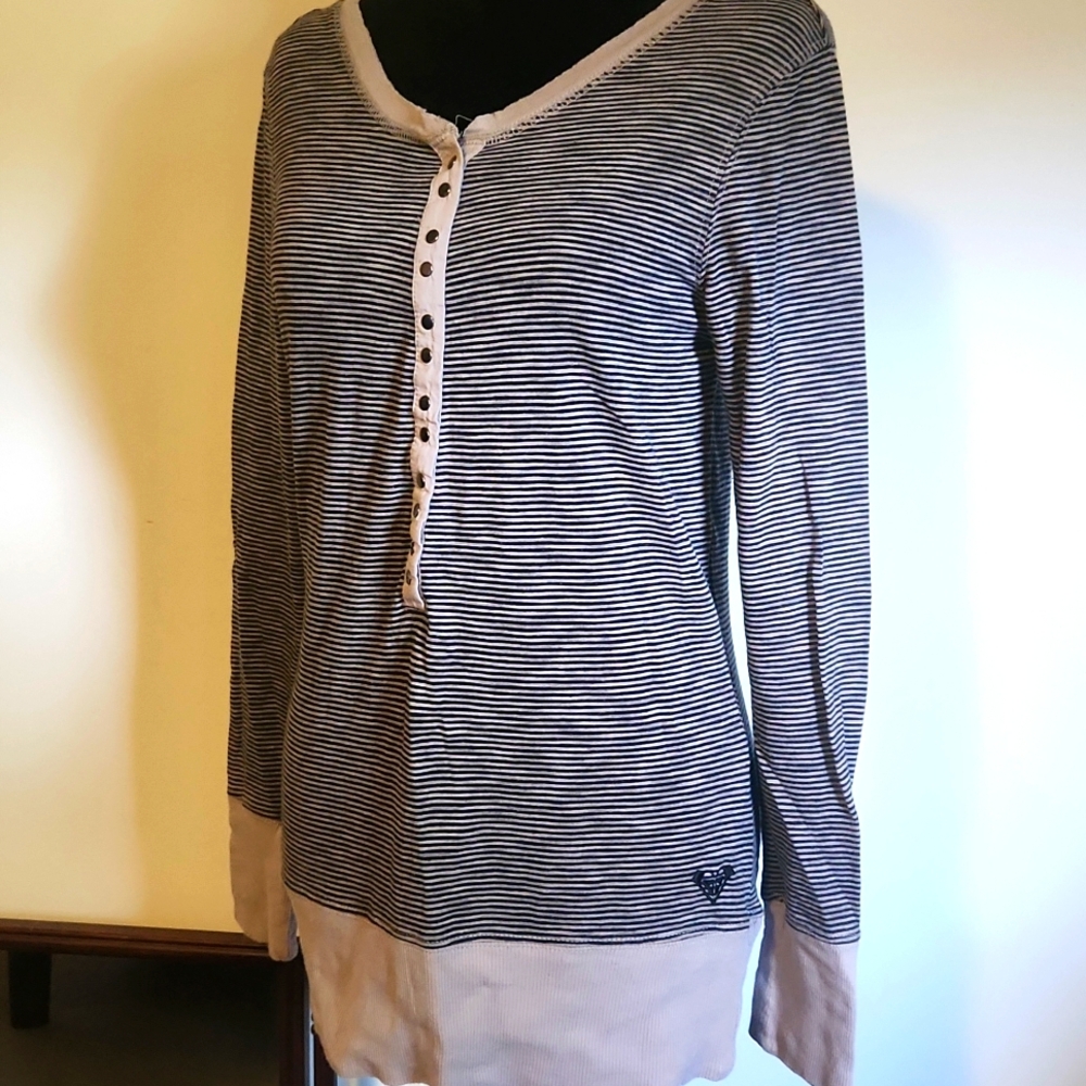 🍒 Roxy y2k henley shirt 👚